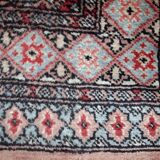 Tapis vintage fait main Bukhara en laine rose et bleu ciel (81cm x 118cm)