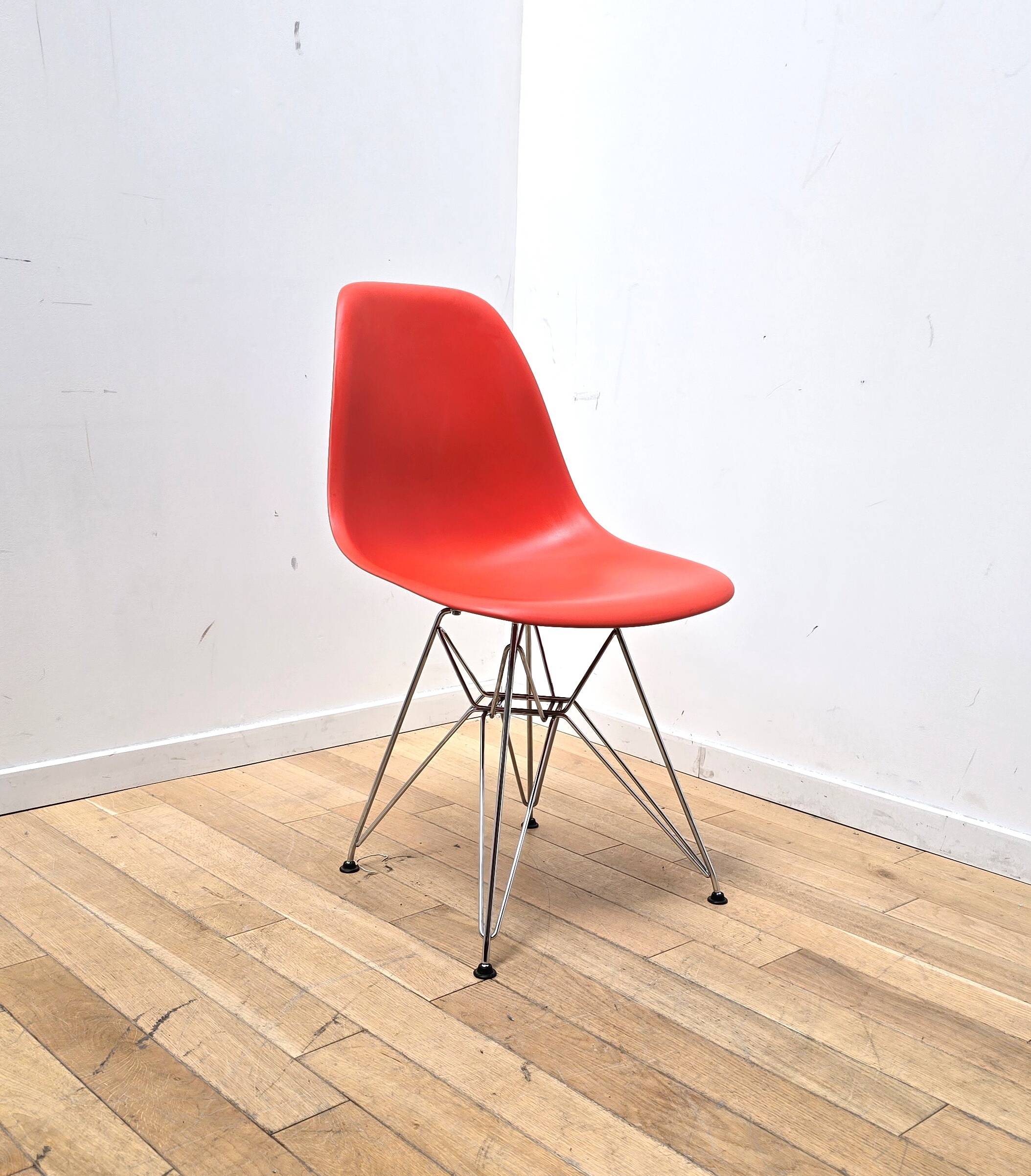 Suite de 5 chaises DSR, Charles & Ray Eames