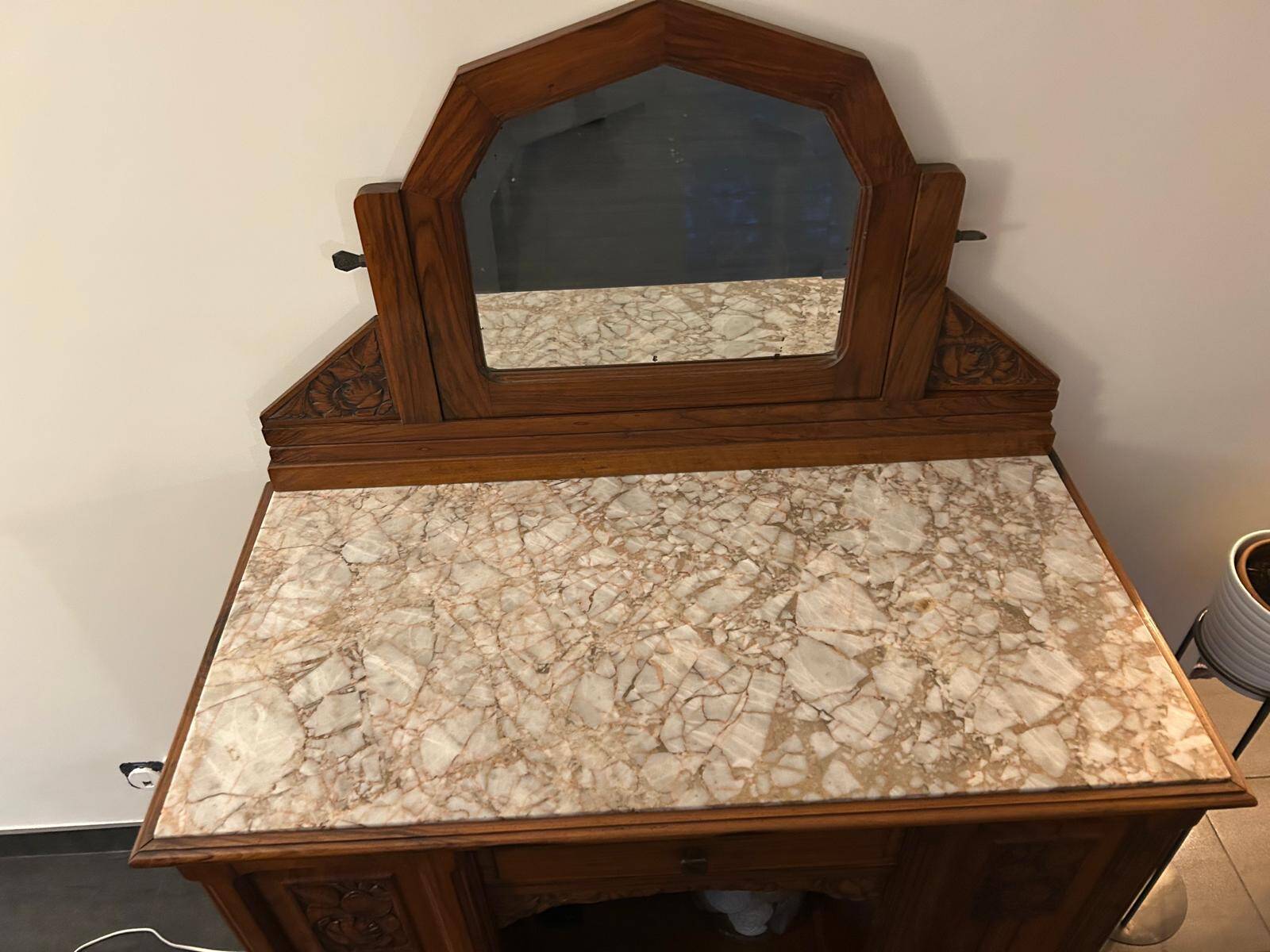 Art Deco hairdresser