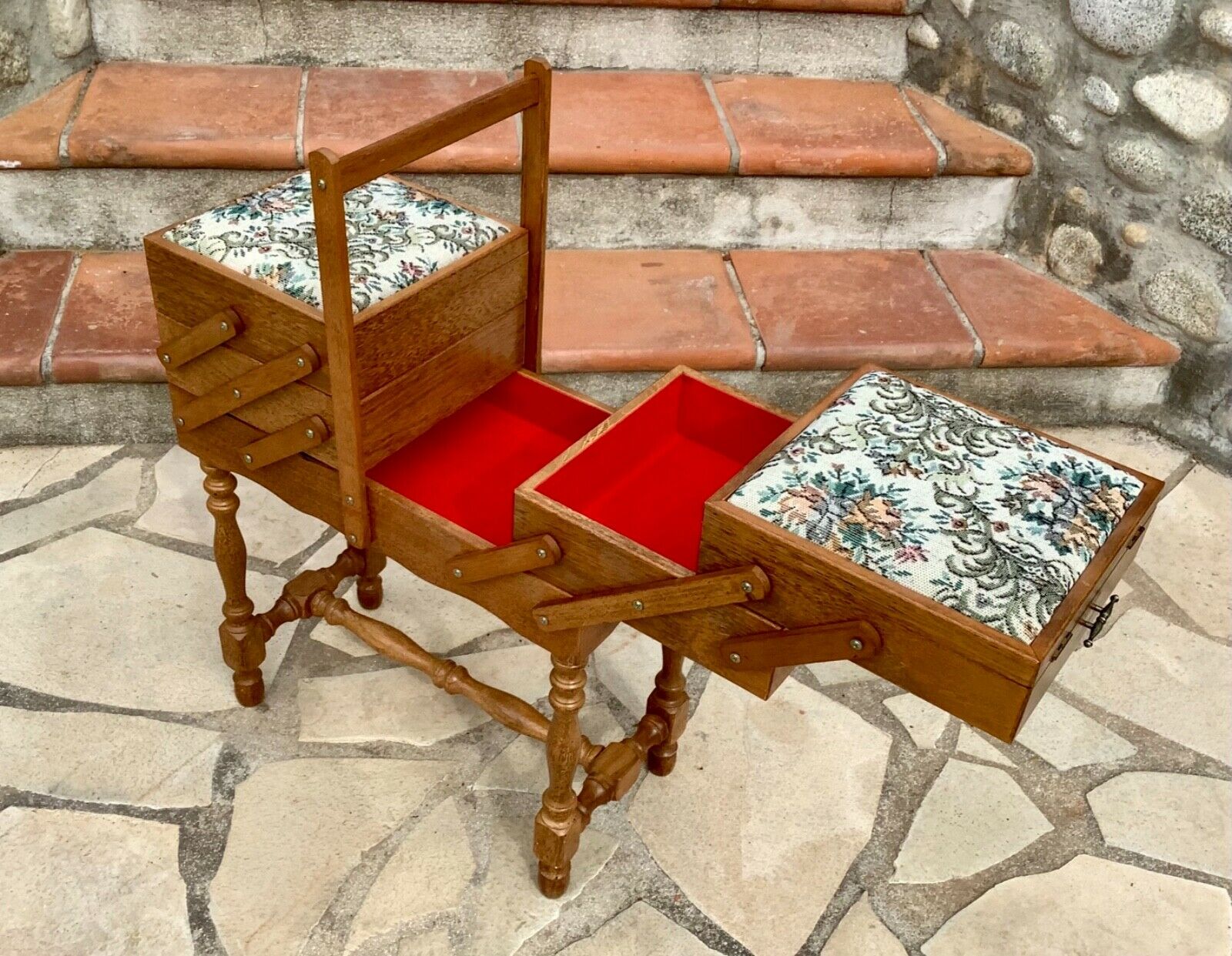 Meuble de couturière ancien