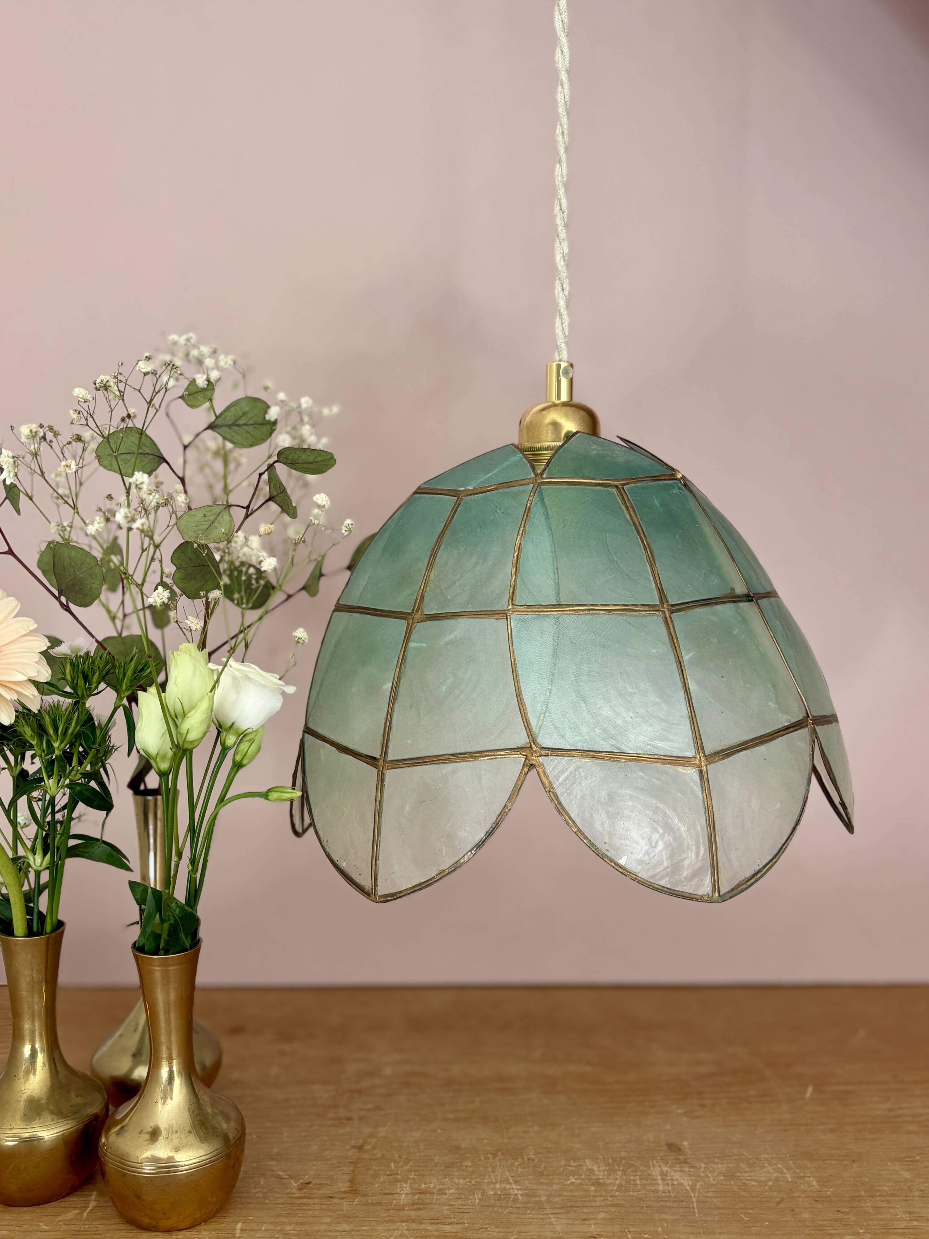 Vintage pendant light in blue mother-of-pearl and brass.