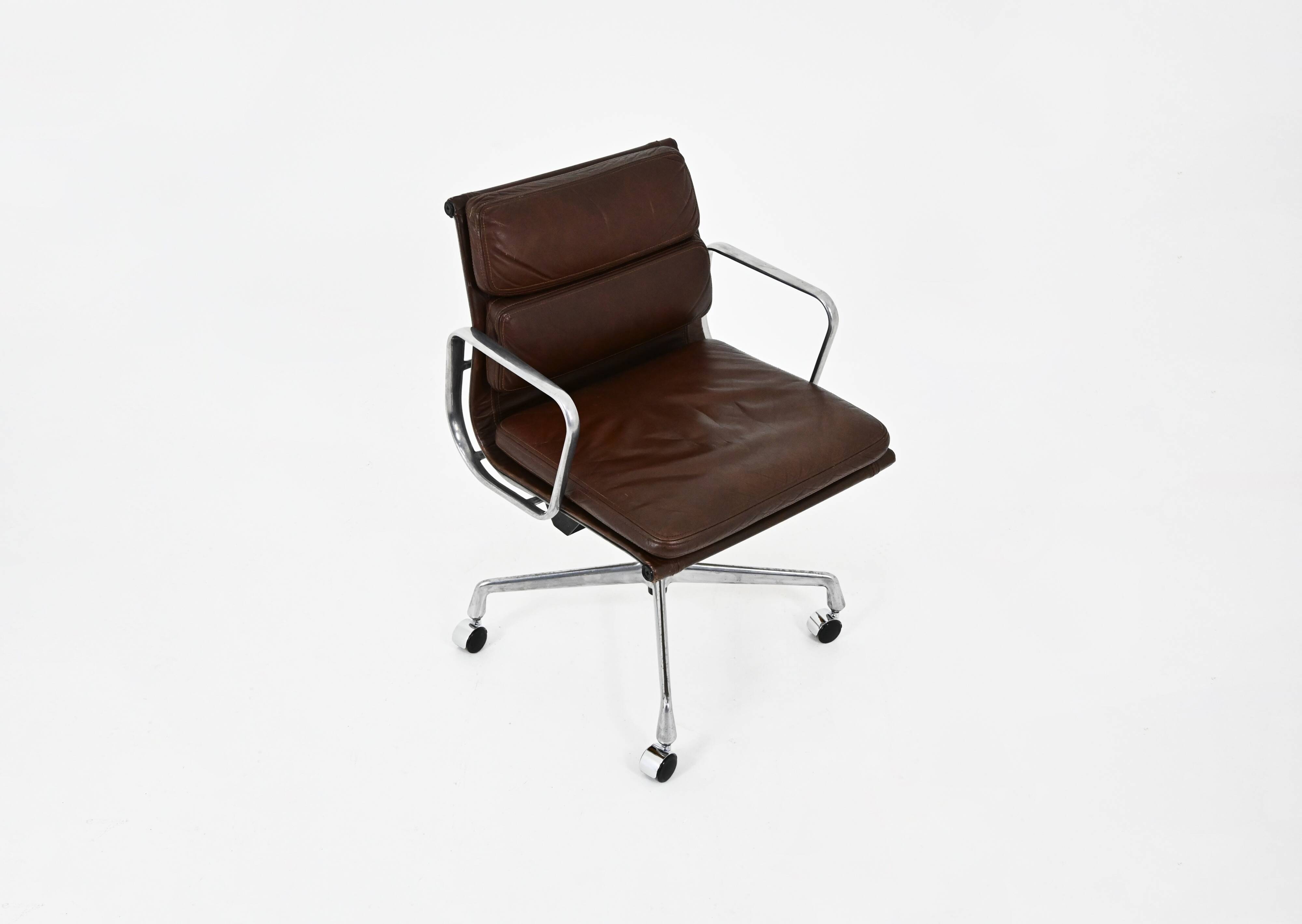 Office chair by Charles and Ray Eames for Herman Miller, 1970s.