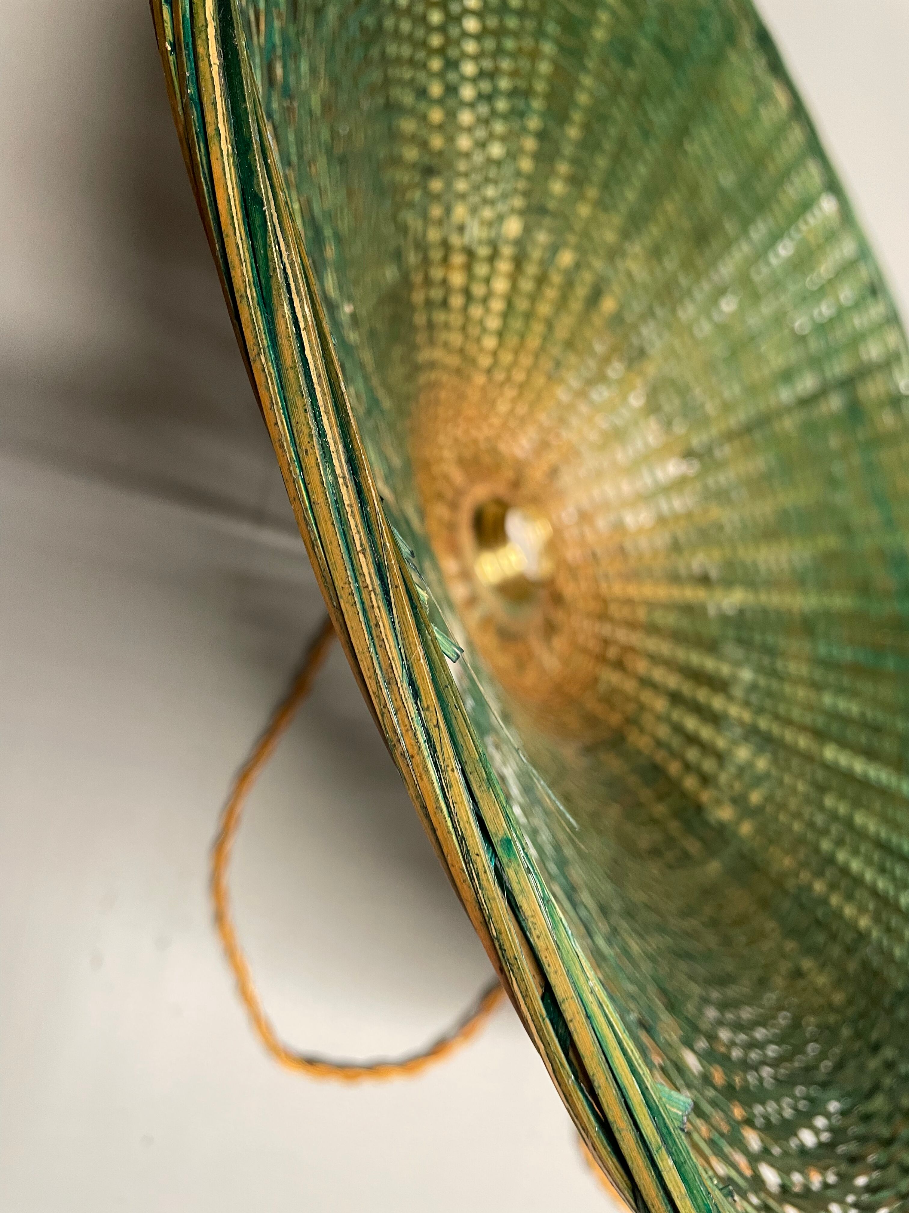 Suspension in green braided rattan