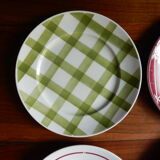 4 flat plates mismatched green and red