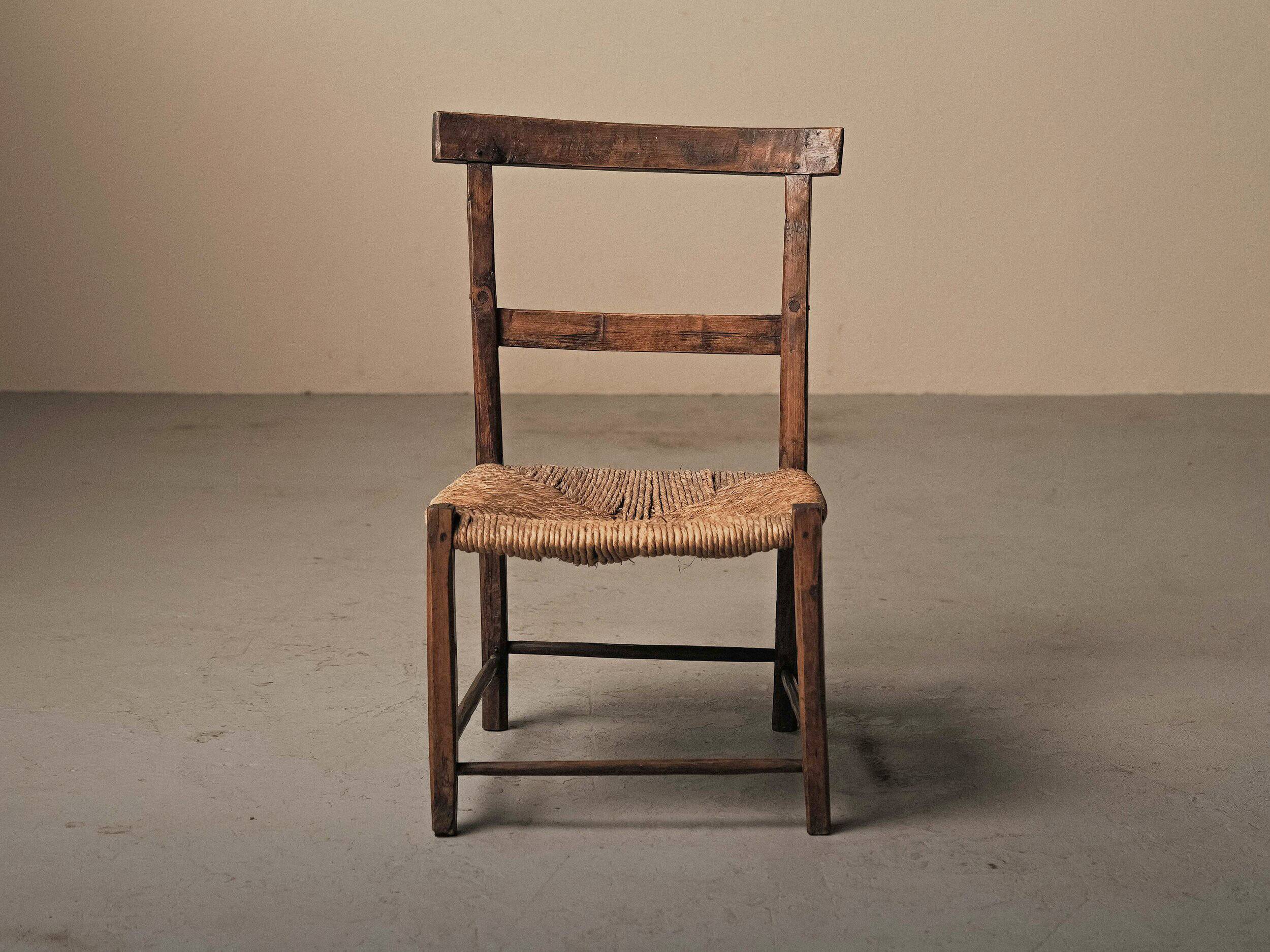 Auvergnat armchair in wood and straw, folk art, 19th century