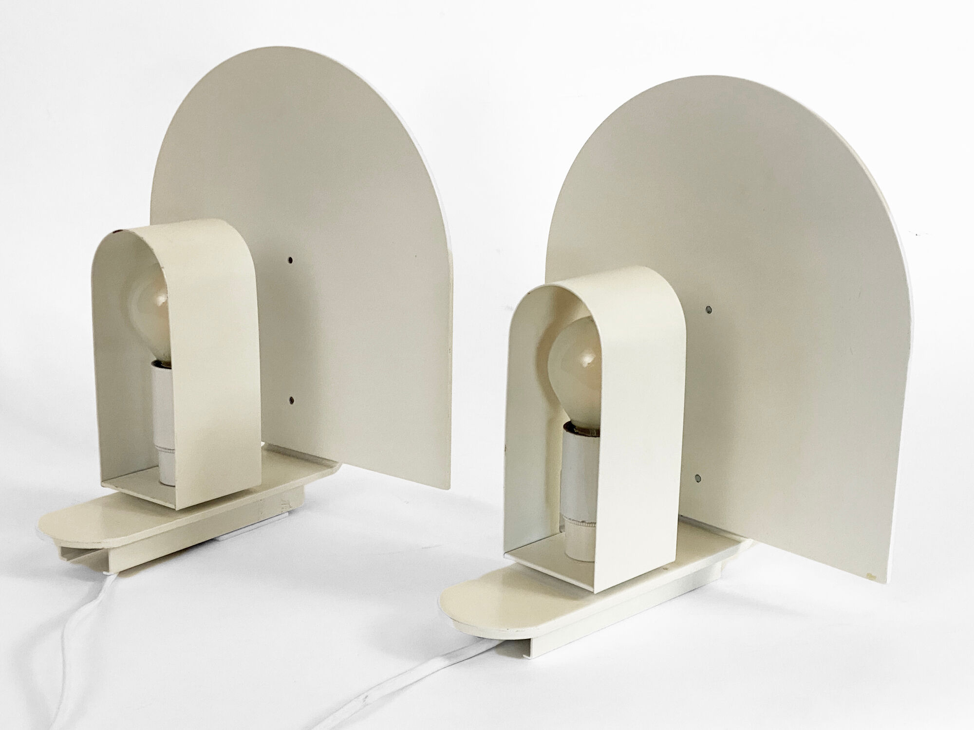 Pair of white wall lights/sconces from Lyskaer. Denmark 1980s