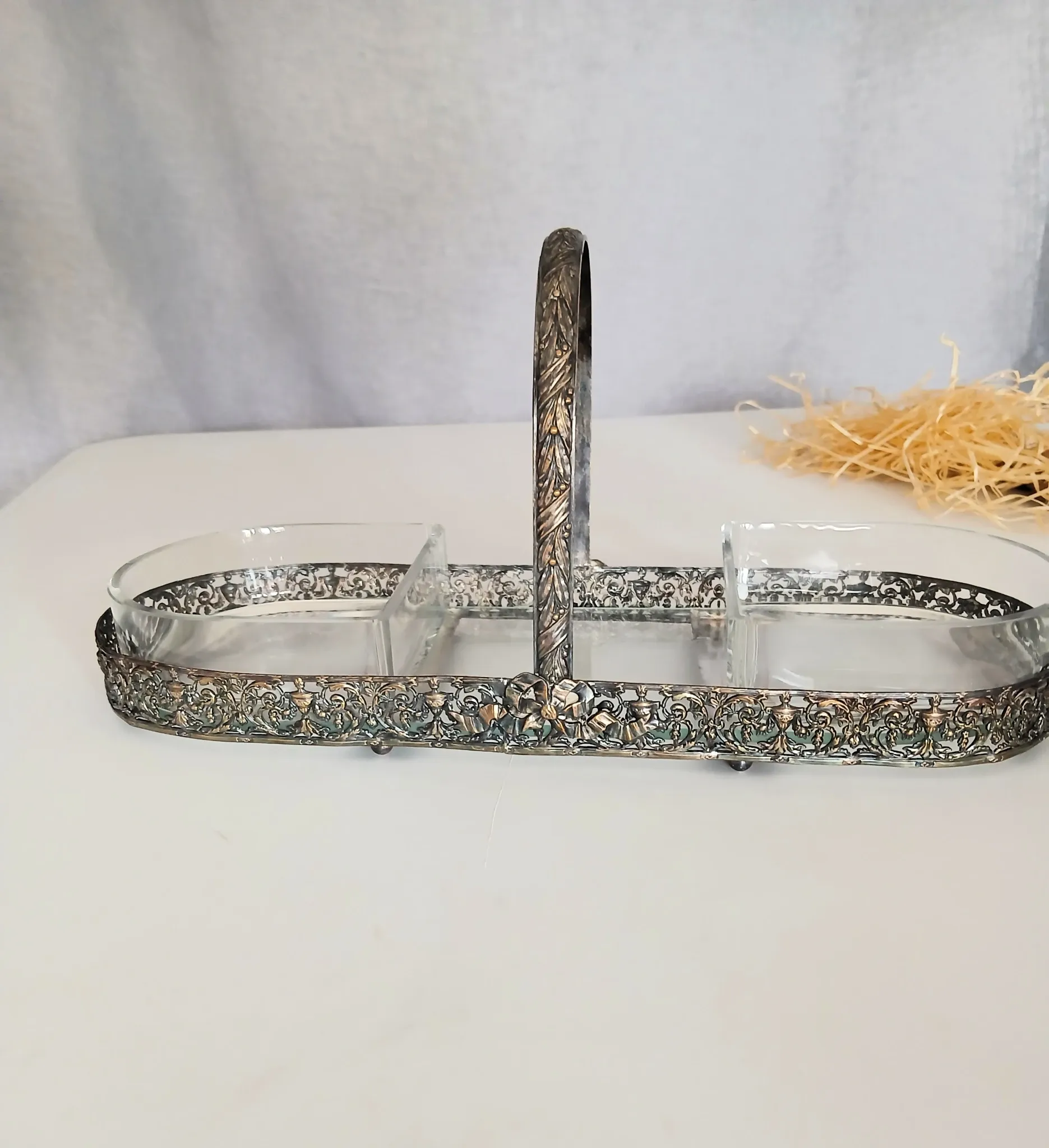 Louis XVI style table servant for hors d'oeuvres in silver-plated metal and glass.