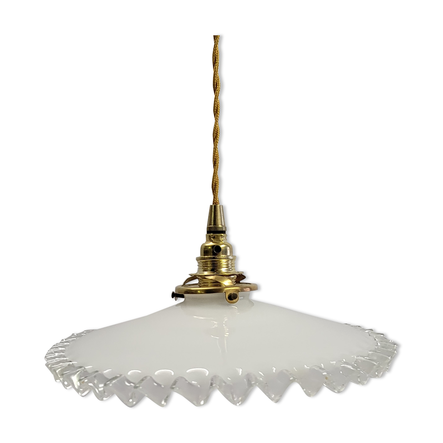 Serrated opaline suspension