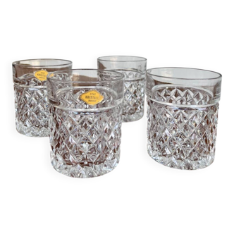 Set of 4 pressed crystal glasses – diamond pattern