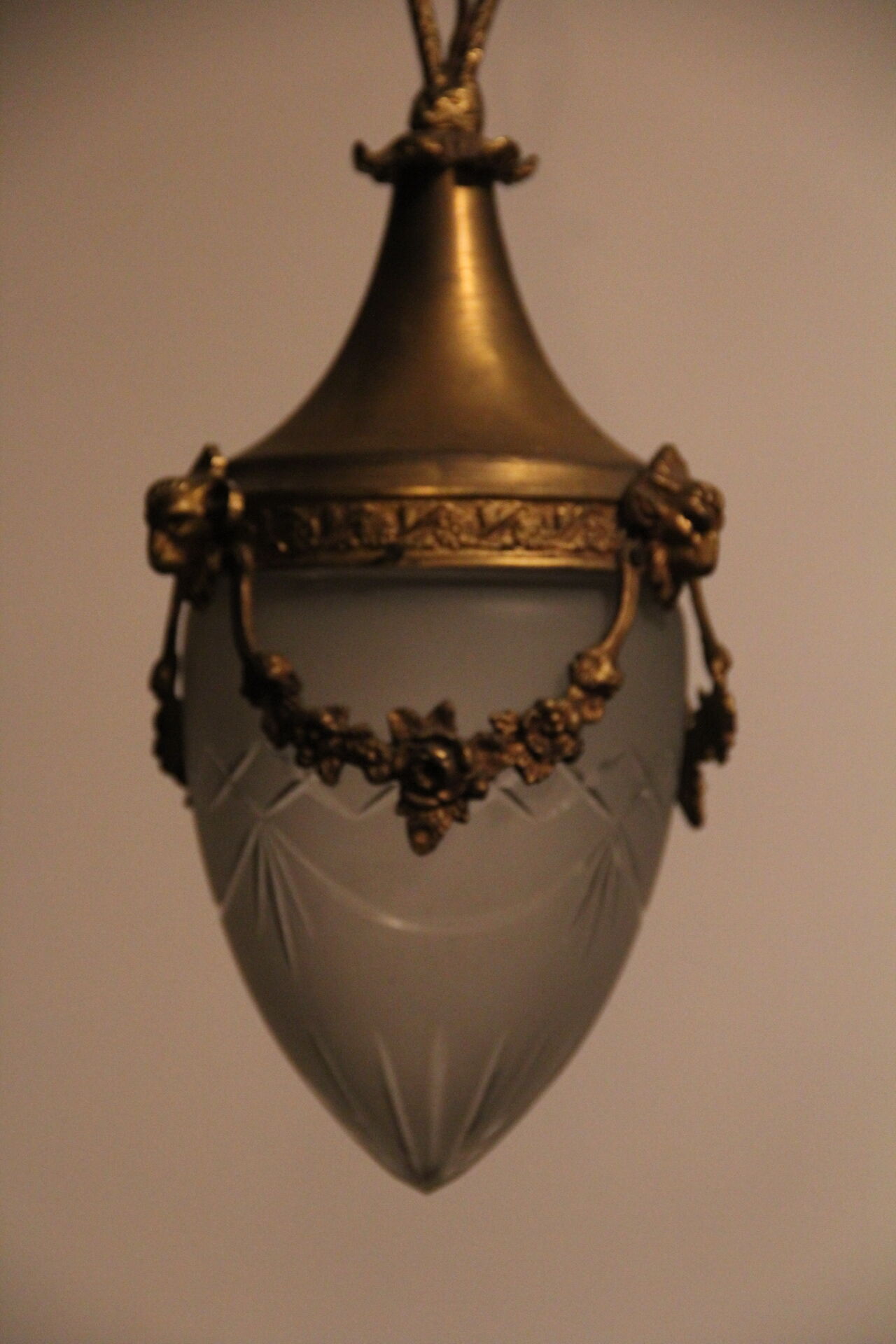 Shell chandelier 1900, frosted glass engraved and bronze
