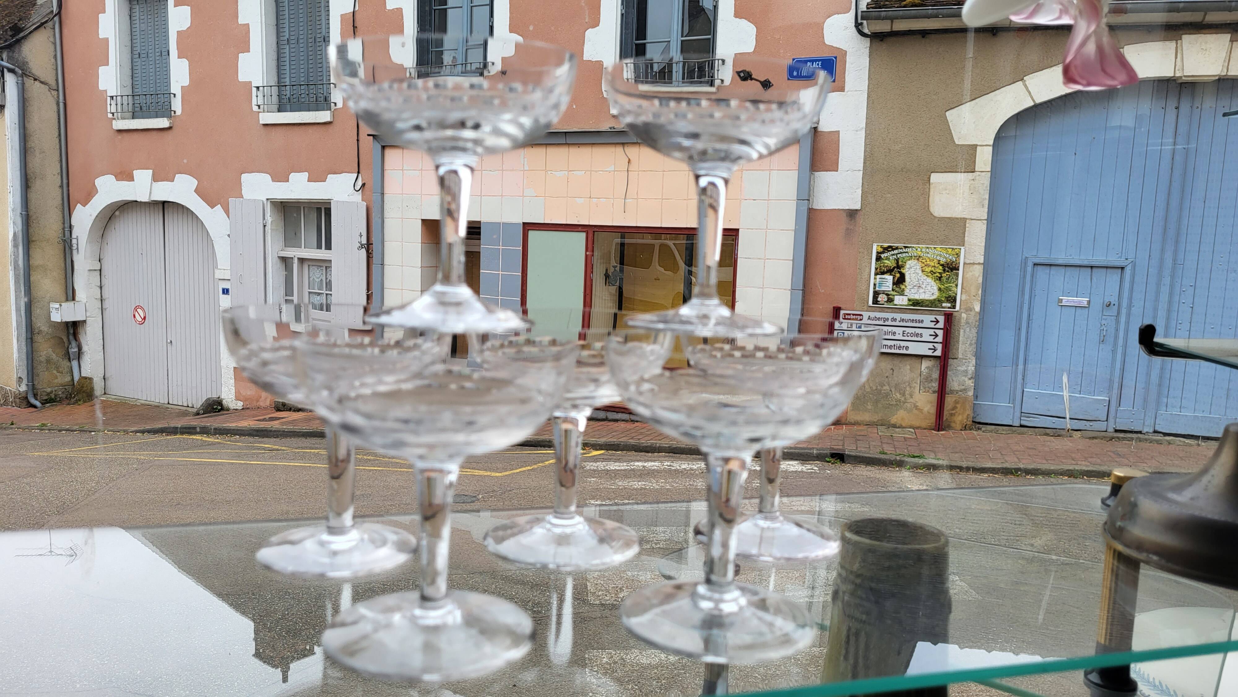 Set de 7 coupes à champagne en verre soufflé