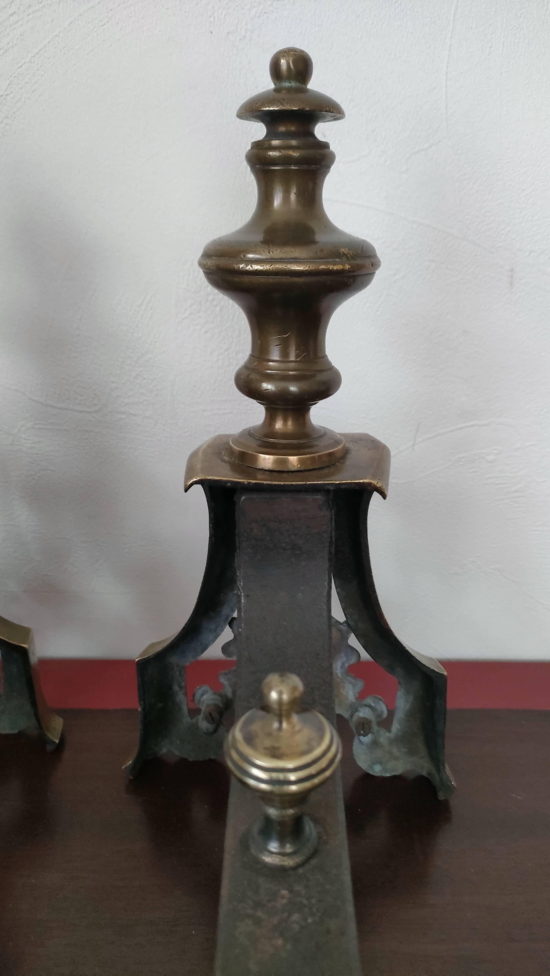 Pair of Louis-Philippe andirons with Caryatids - Bronze, cast iron - 19th century