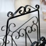 Porte-revues vintage en métal noir à volutes