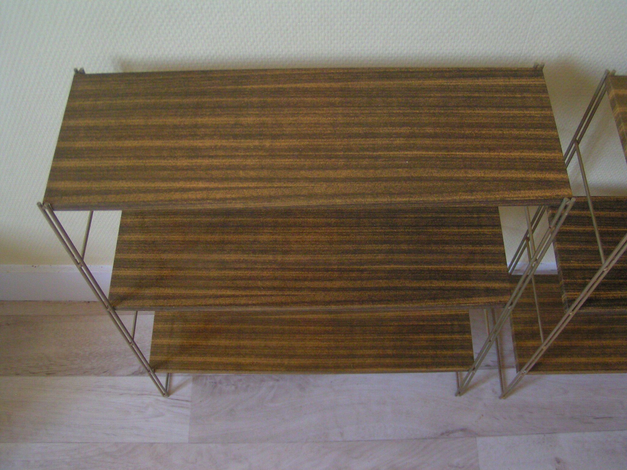 String shelves years 60