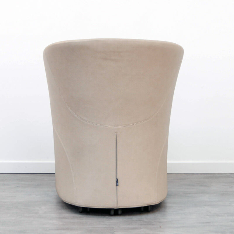 Zanotta Calla armchair in beige leather