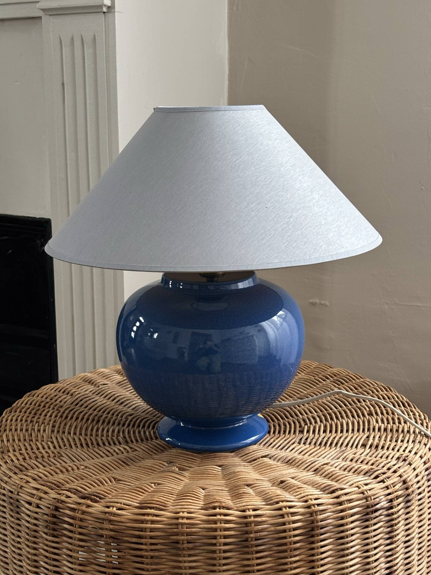 Cracked ceramic lamp Kostka