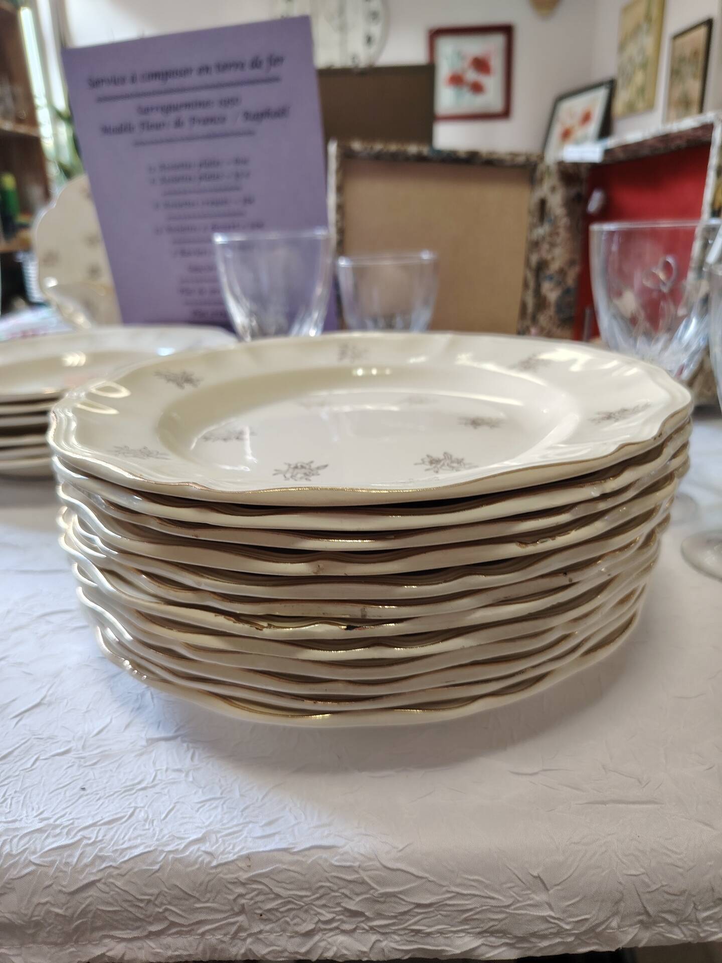 Sarreguemines set of 12 flat plates model Raphaël or flowers of F