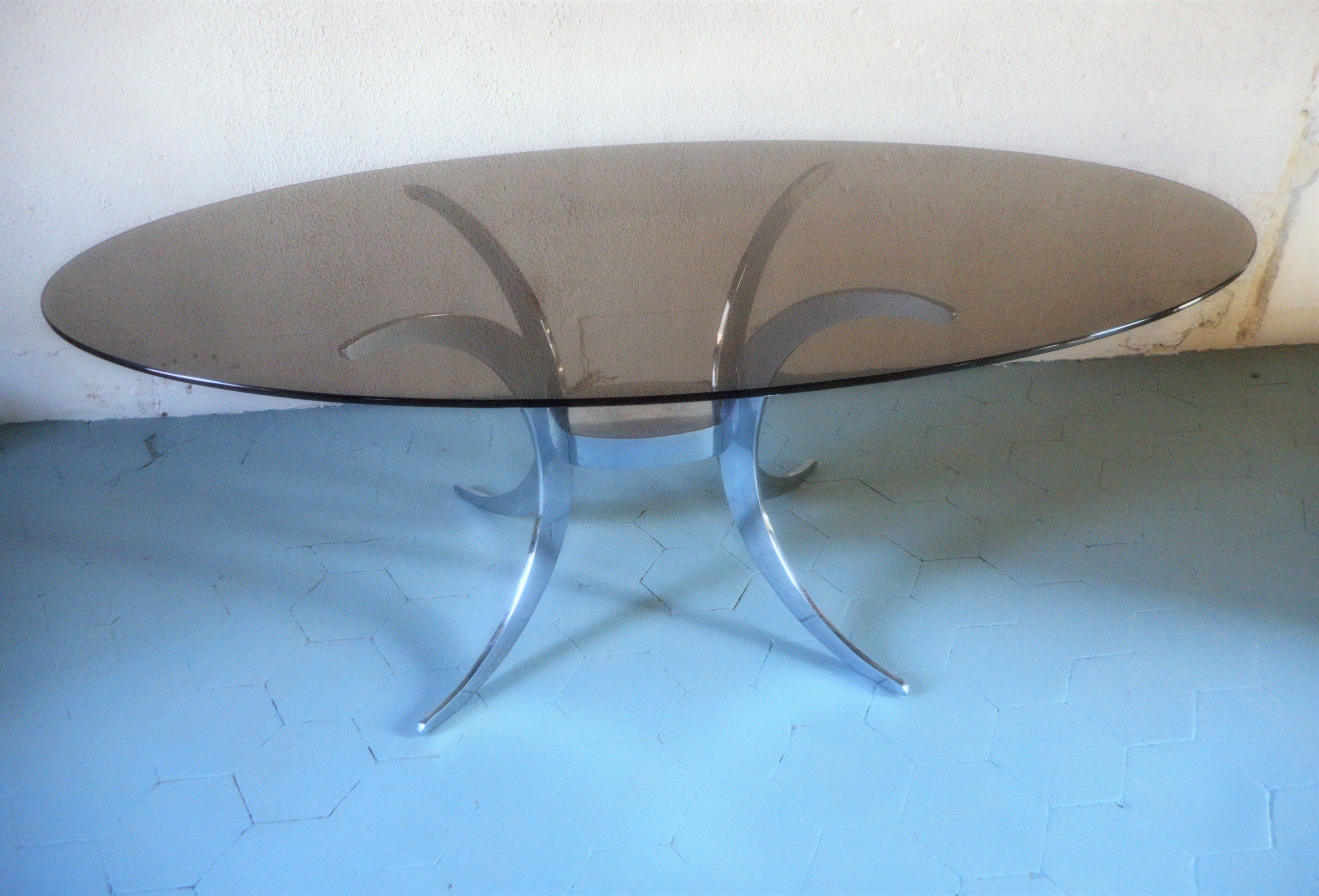 Table en verre fumé
