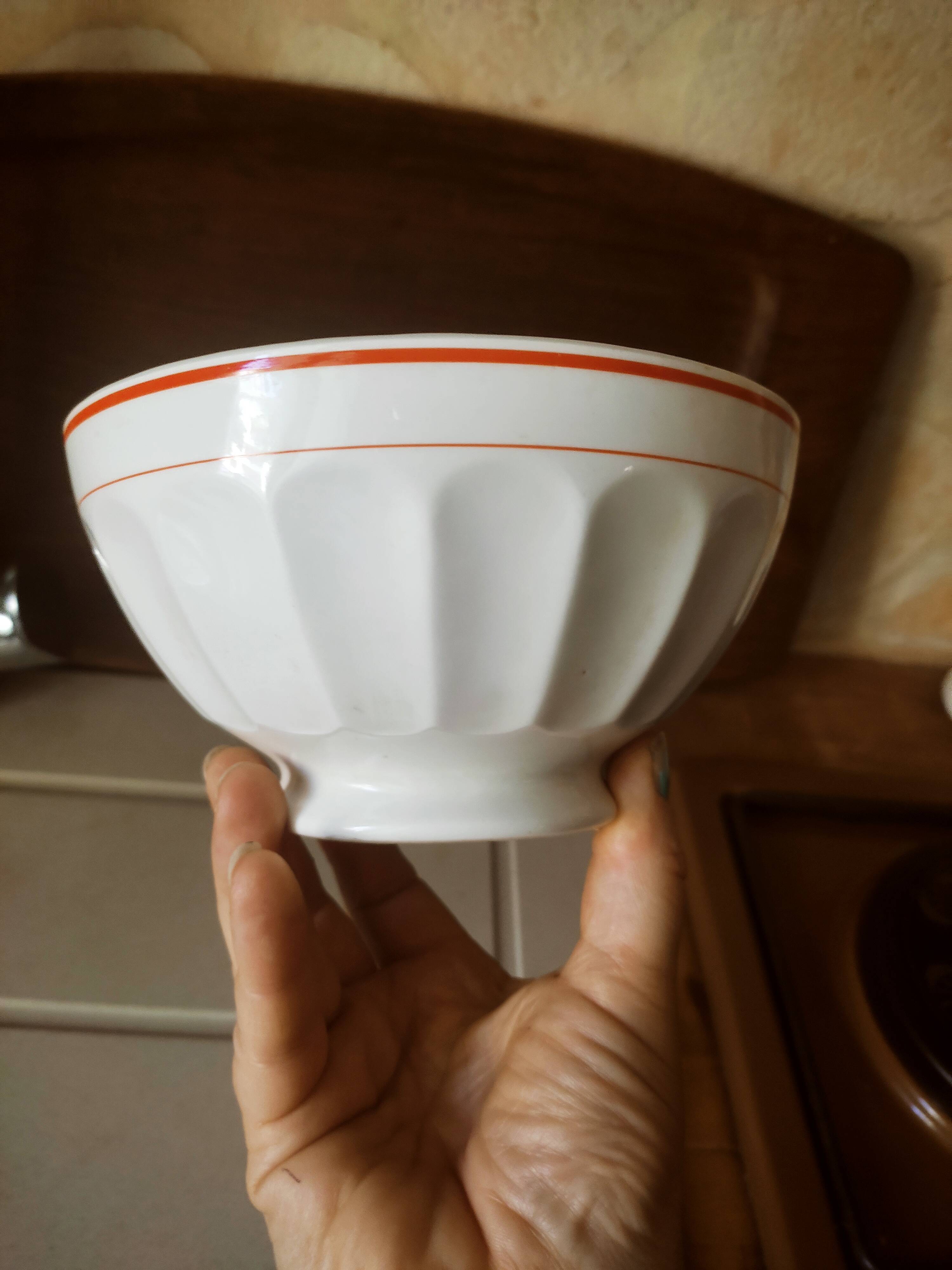 Earthenware ribbed bowl