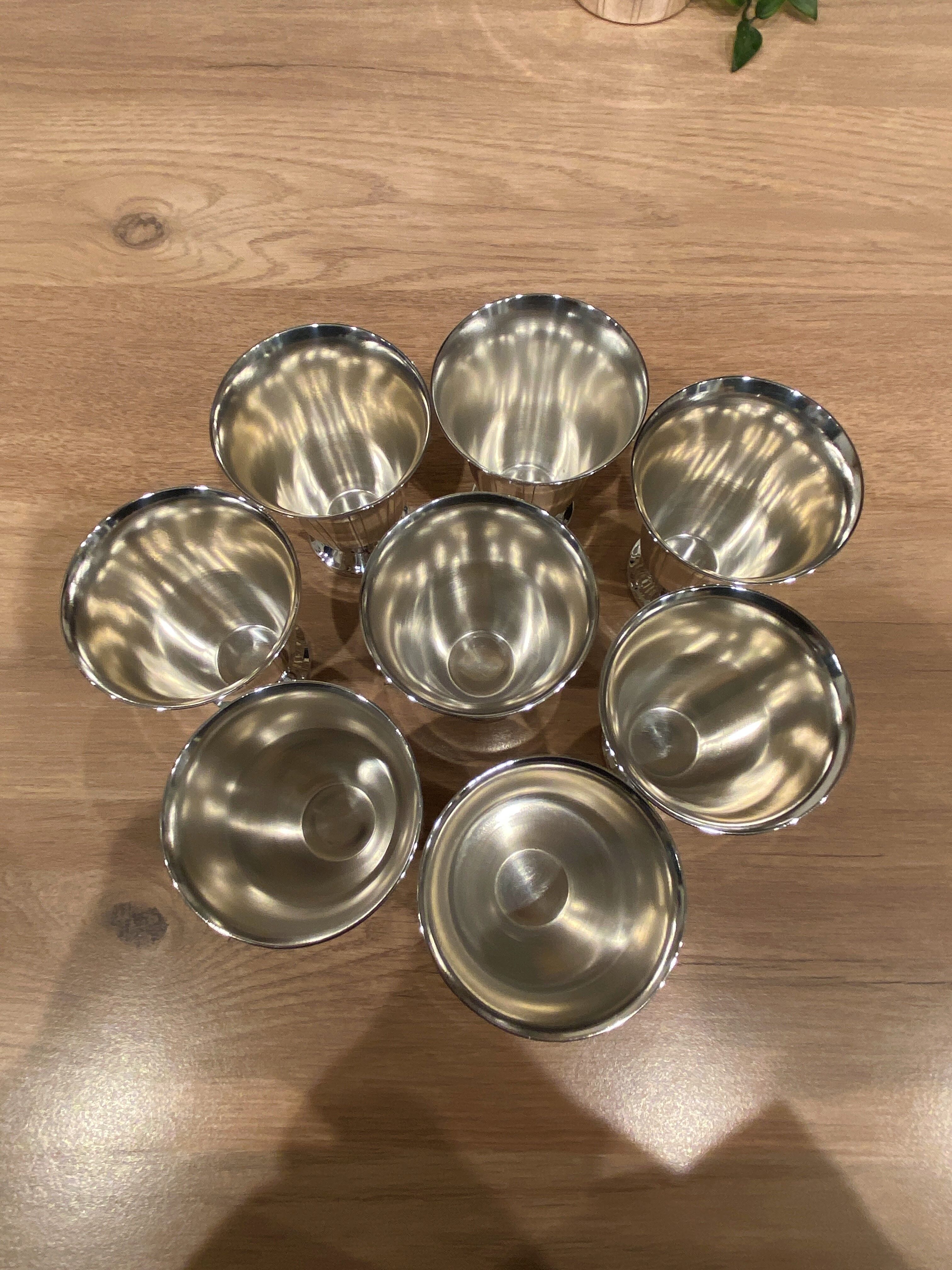 Shaker et 8 gobelets