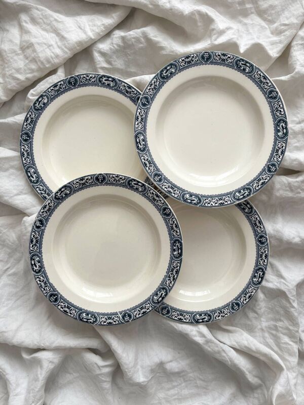 4 assiettes creuses en terre de fer « François 1er » Salins