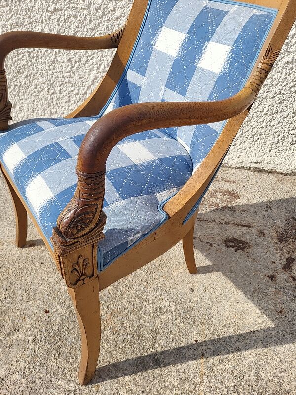 Armchair backrest rounded fish head