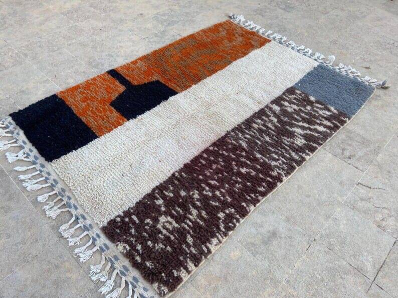 Handmade wool rug in colourful patterns, size 150x250 cm.