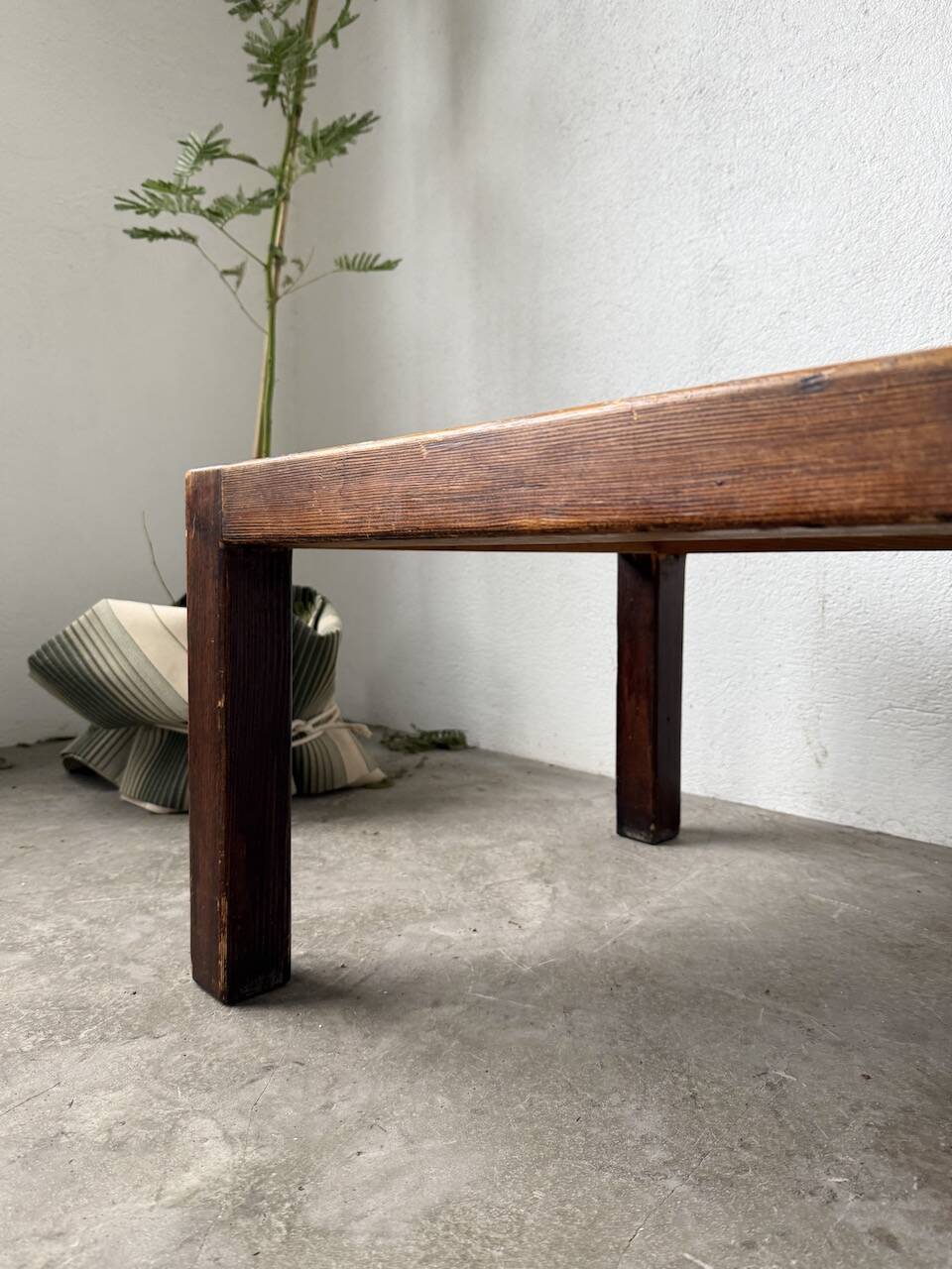 Dyem ceramic coffee table