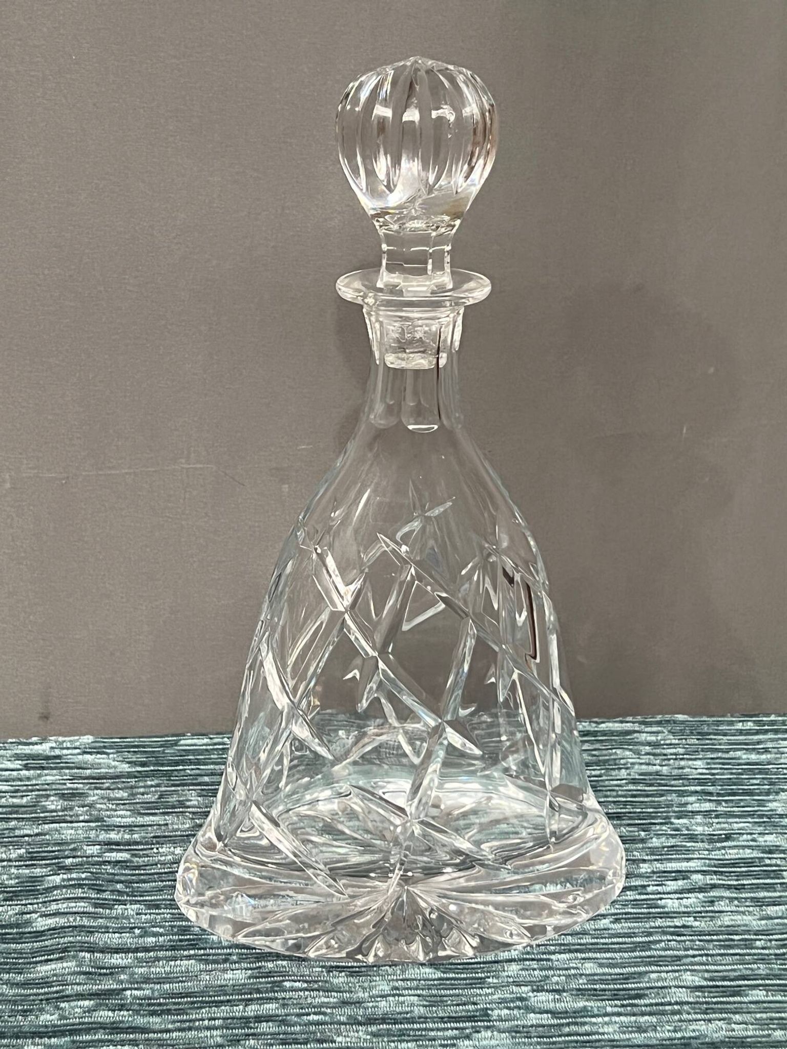 Carafe à whisky en cristal massif.