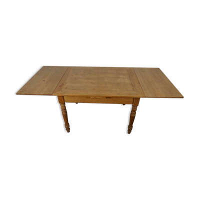 Table en chêne massif extensible et pieds en bois tourné