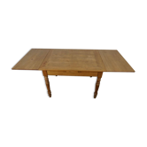 Table en chêne massif extensible et pieds en bois tourné