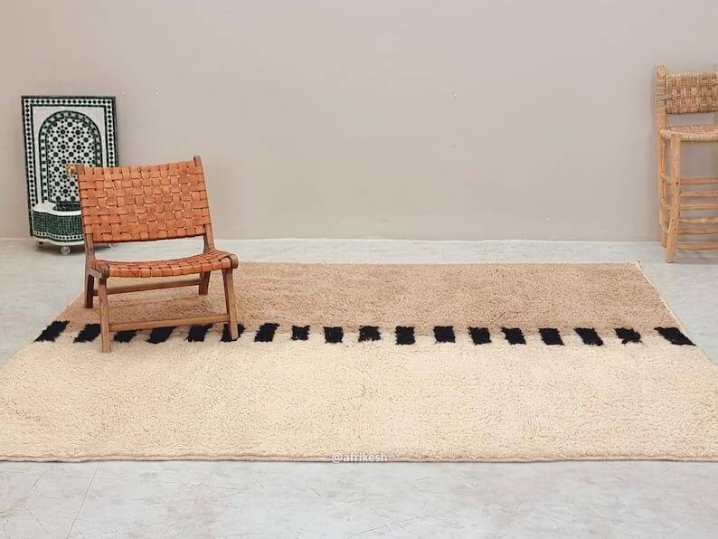 Traditional handmade pure wool rug, size 200 x 300 cm