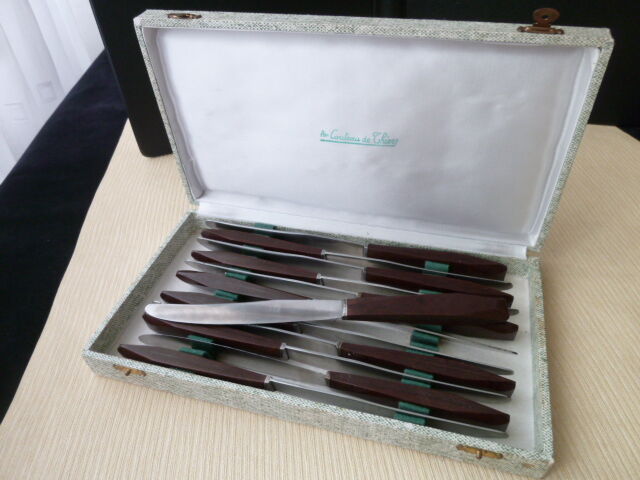 Box of 12 table knives in stainless steel and bakelite EC 144