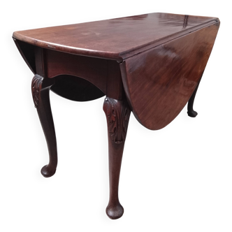 Elegant antique oval drop-leaf table