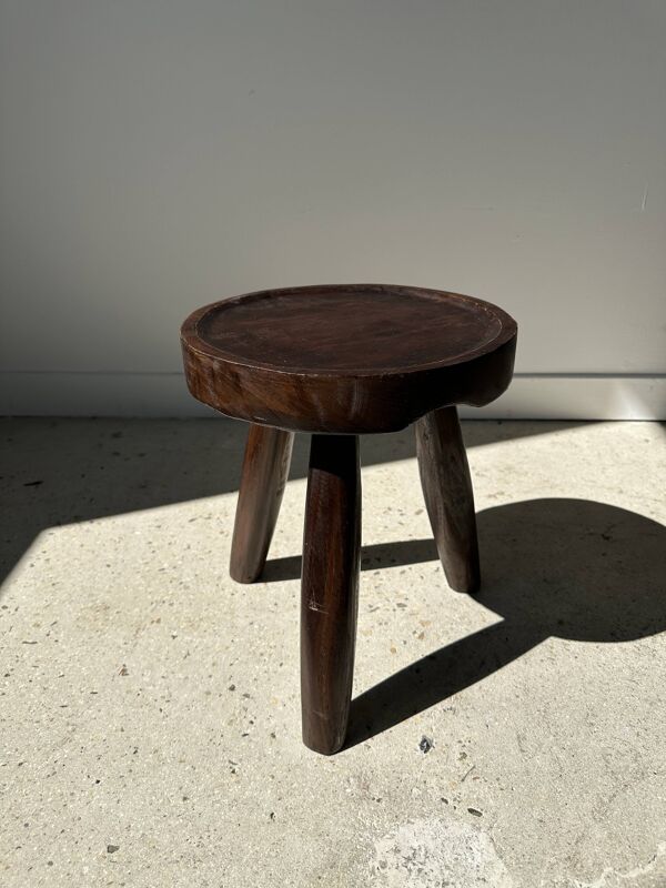 Tabouret tripode en teck upcyclé bas creux - Petit tabouret en bois massif brun assise circulaire cr