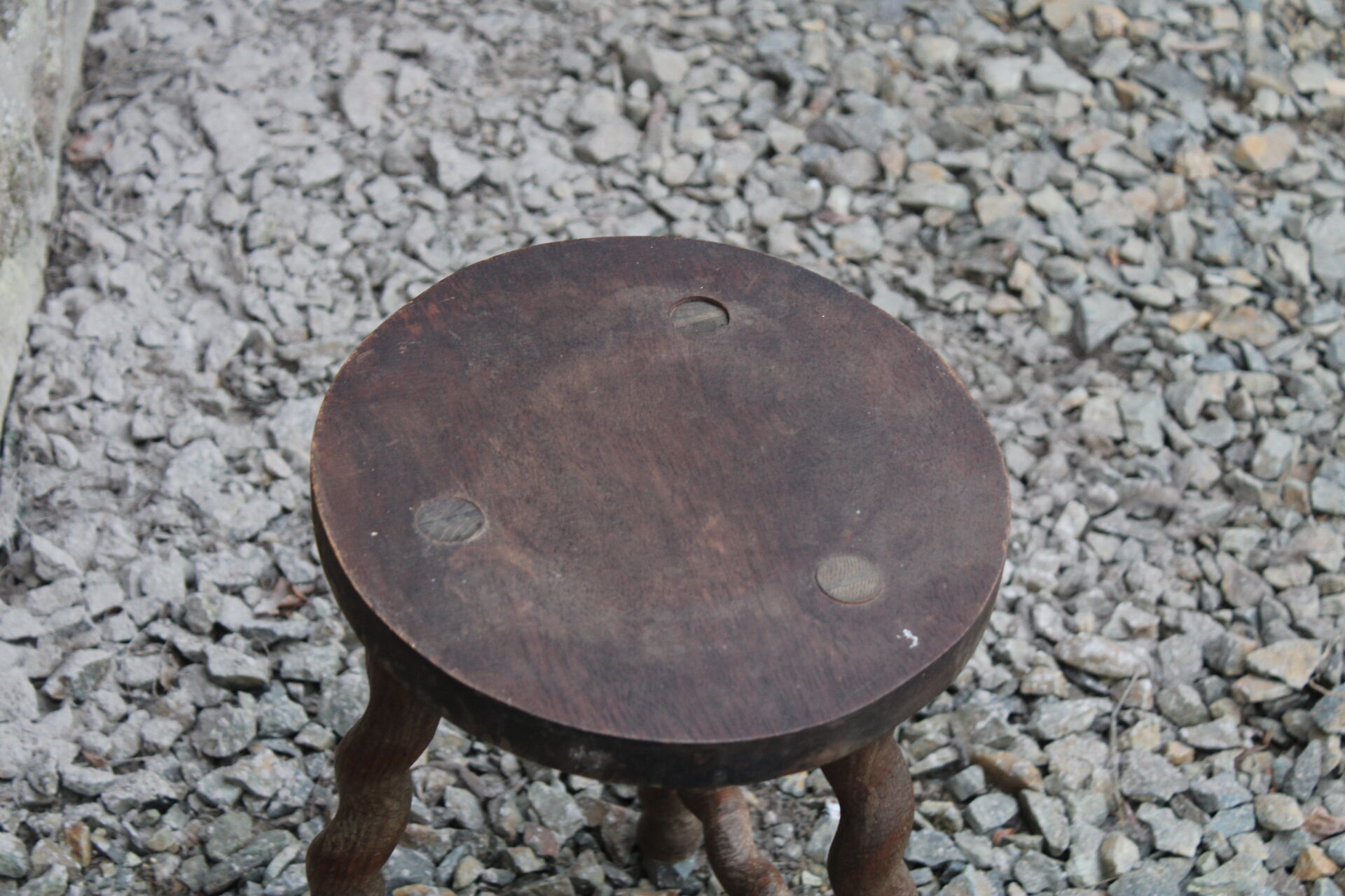 Tripod stool wavy feet