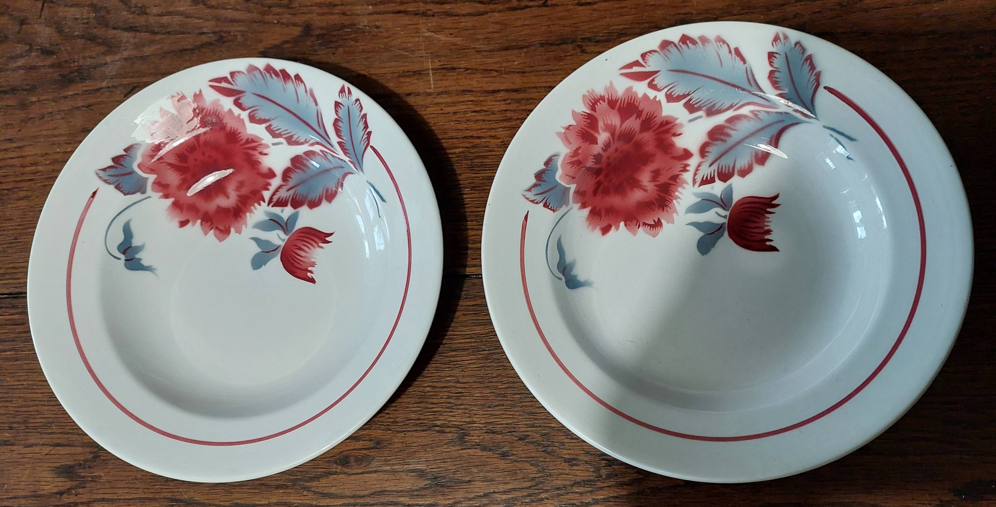 Pair of deep plates Sarreguemines Cuivror 20th century