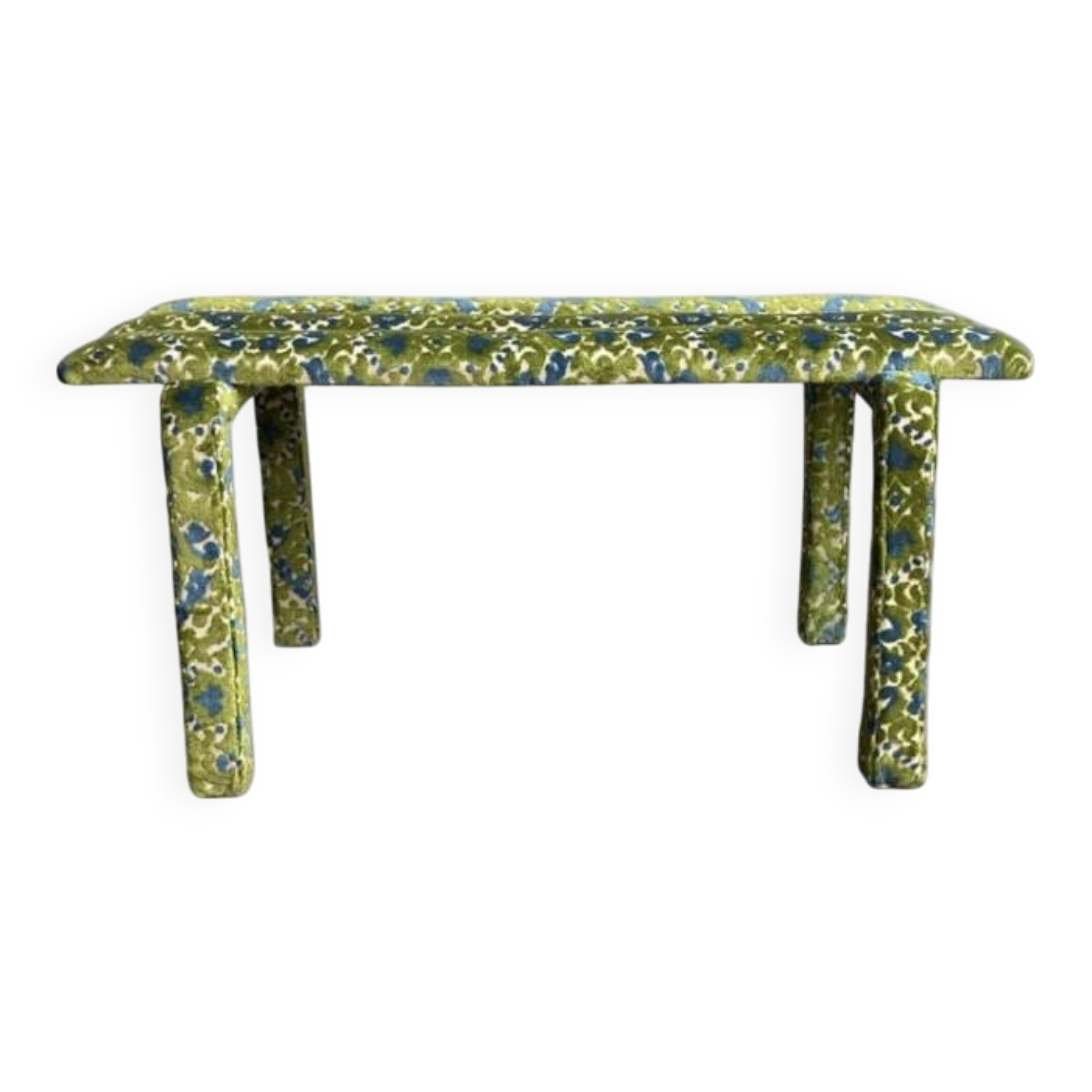 Flowered velvet bench