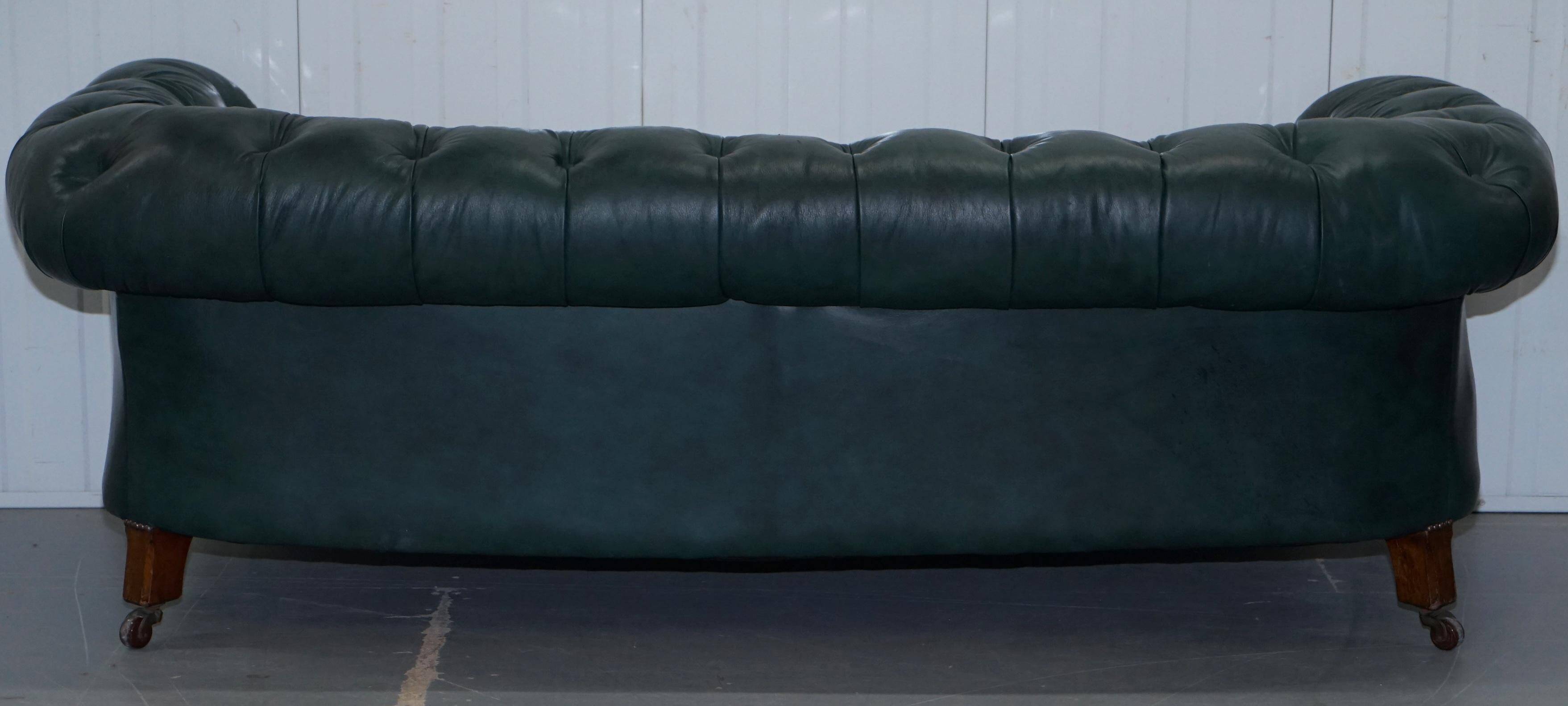 Sofa Chesterfield cuir restauré victorien 1890 Cornelius V Smith à ressorts