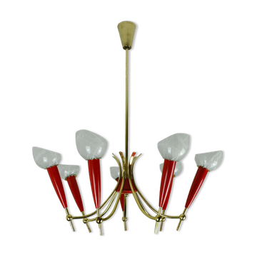 Lustre des années 1950 en laiton et plastique rouge, 7 abat-jours en verre