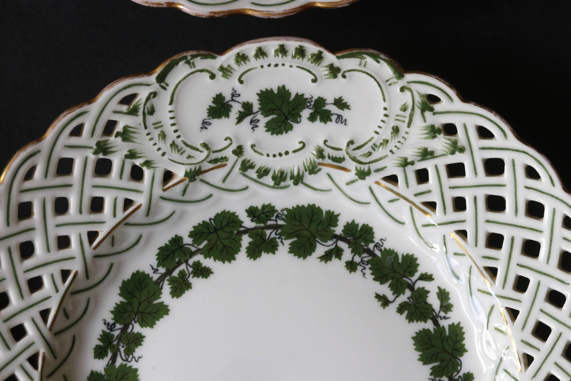 Suite of 4 plates in Meissen porcelain, Germany