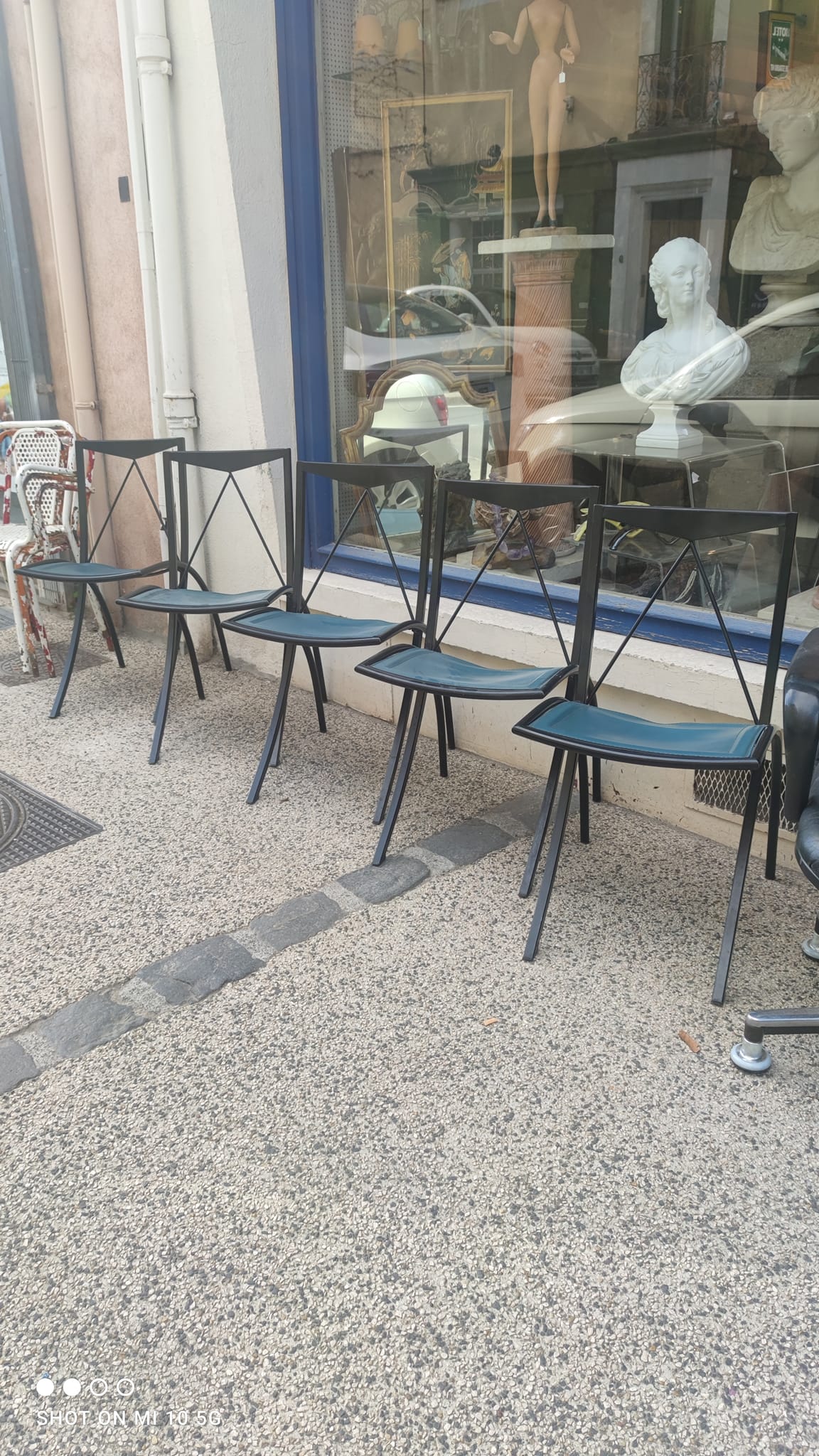5 Bella folding chairs in steel and petrol blue leather by Maison Cattelan