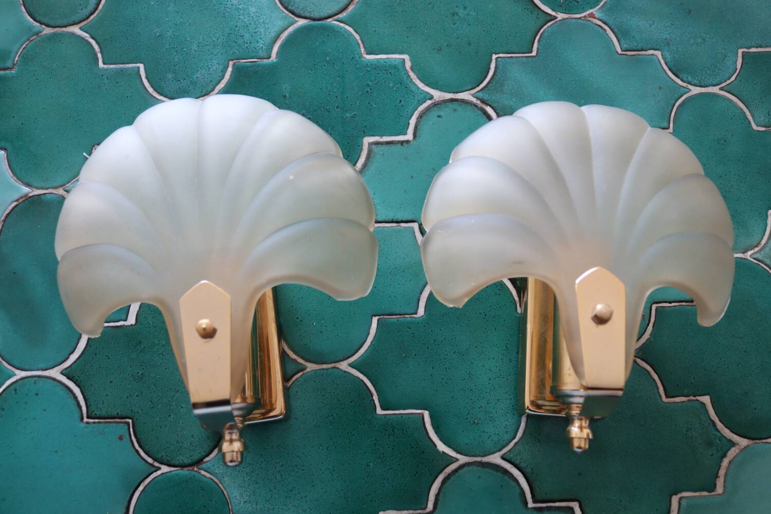 Pair of shell wall sconces – frosted glass, Art Deco style