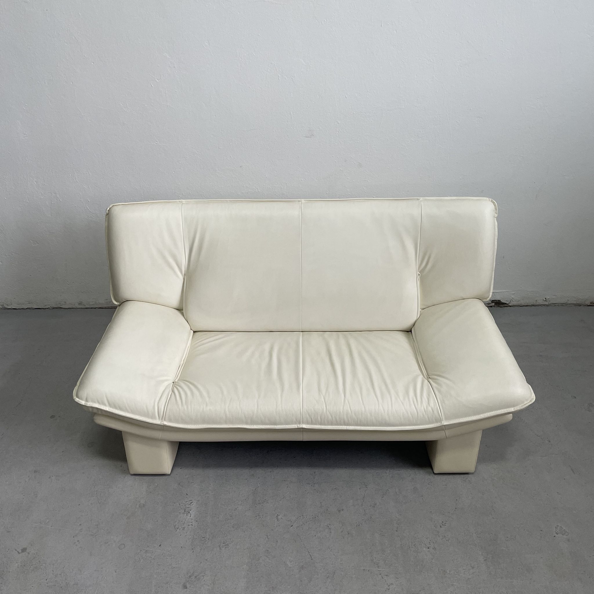 Nicoletti Salotti Postmodern Italian Ivory White Leather or Leatherete Sofa 1980