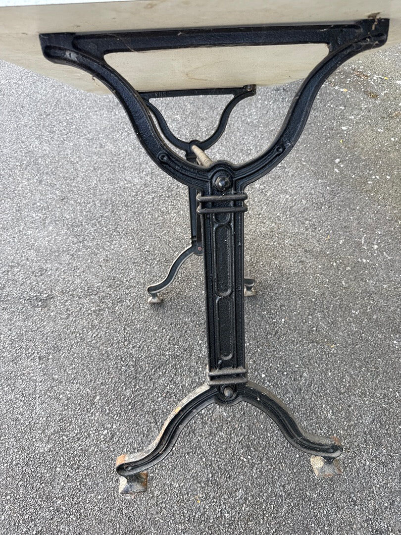 Bistro table – Vintage – Furniture – Speckled top