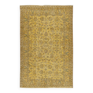 Tapis en laine turc fait main vintage teint en jaune pour intérieurs contemporains