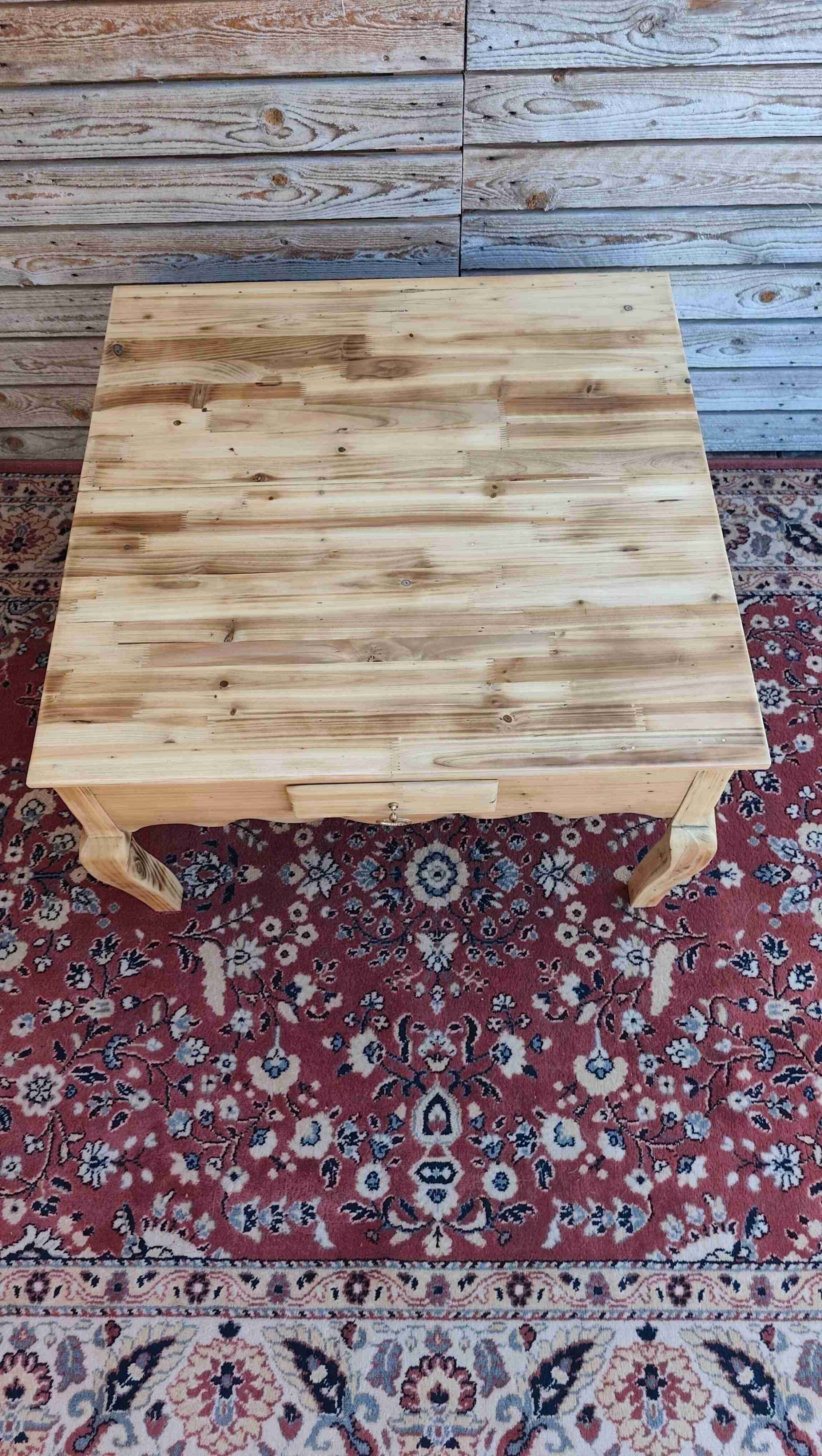 Table basse en pin massif