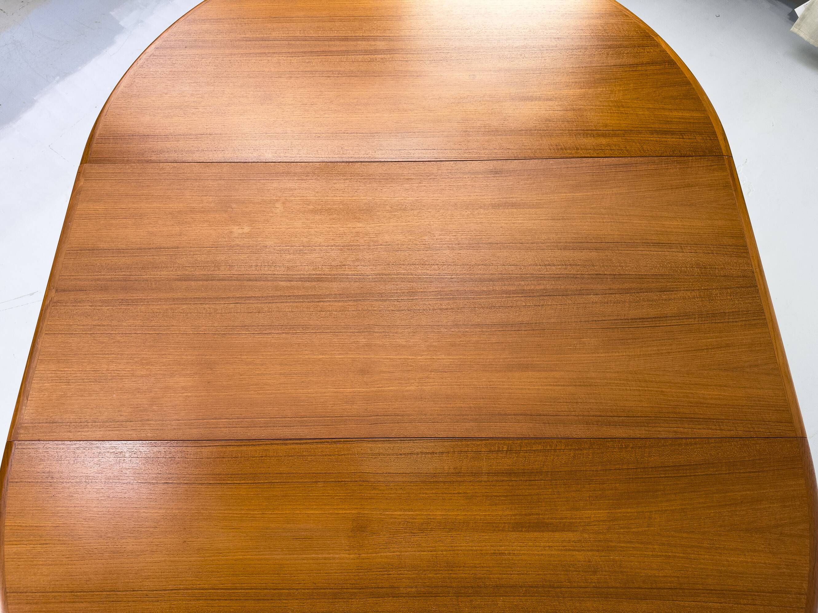 Table à manger ronde extensible danoise en teck, années 1970
