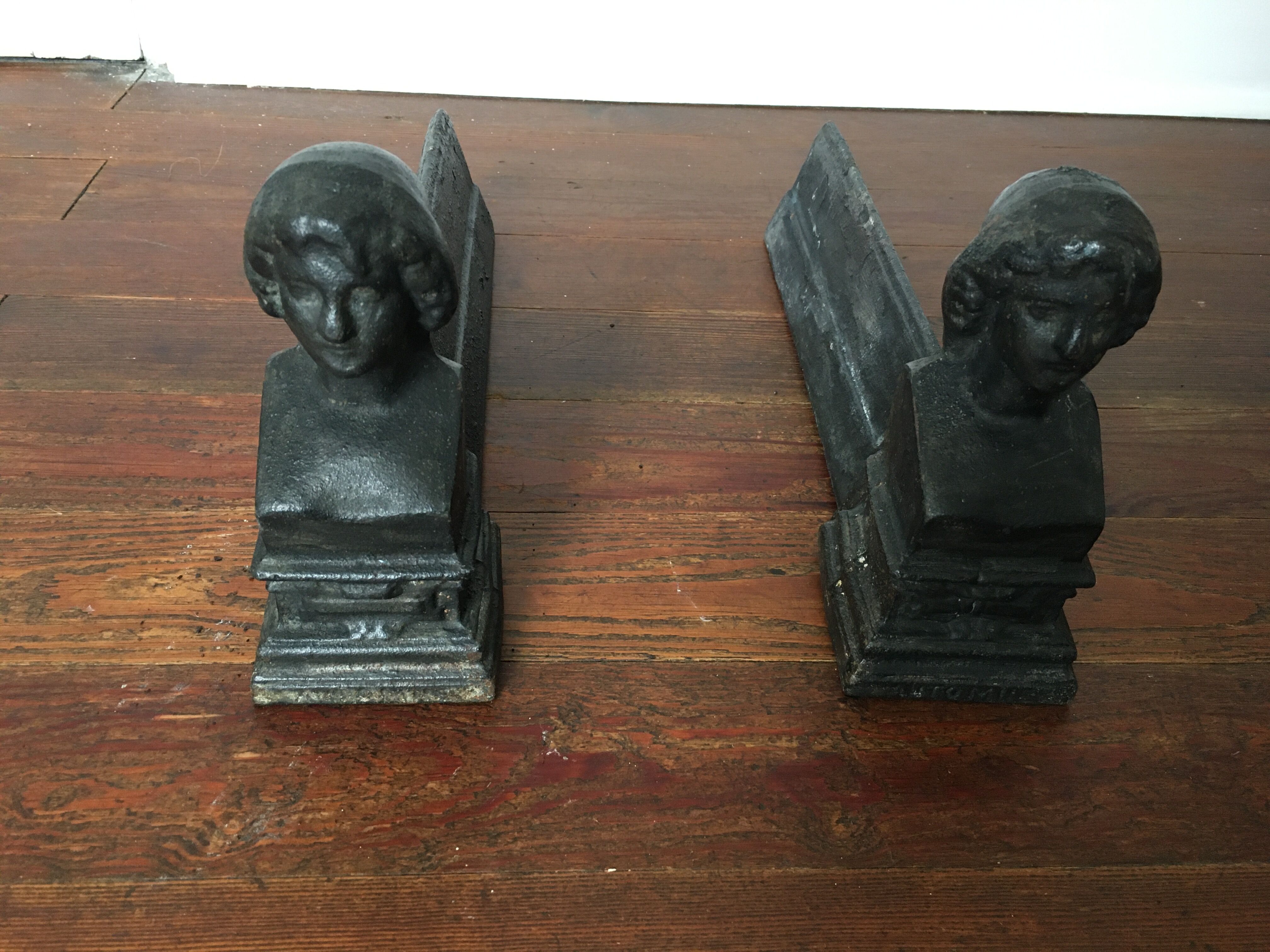 Pair of channels bust Marianne