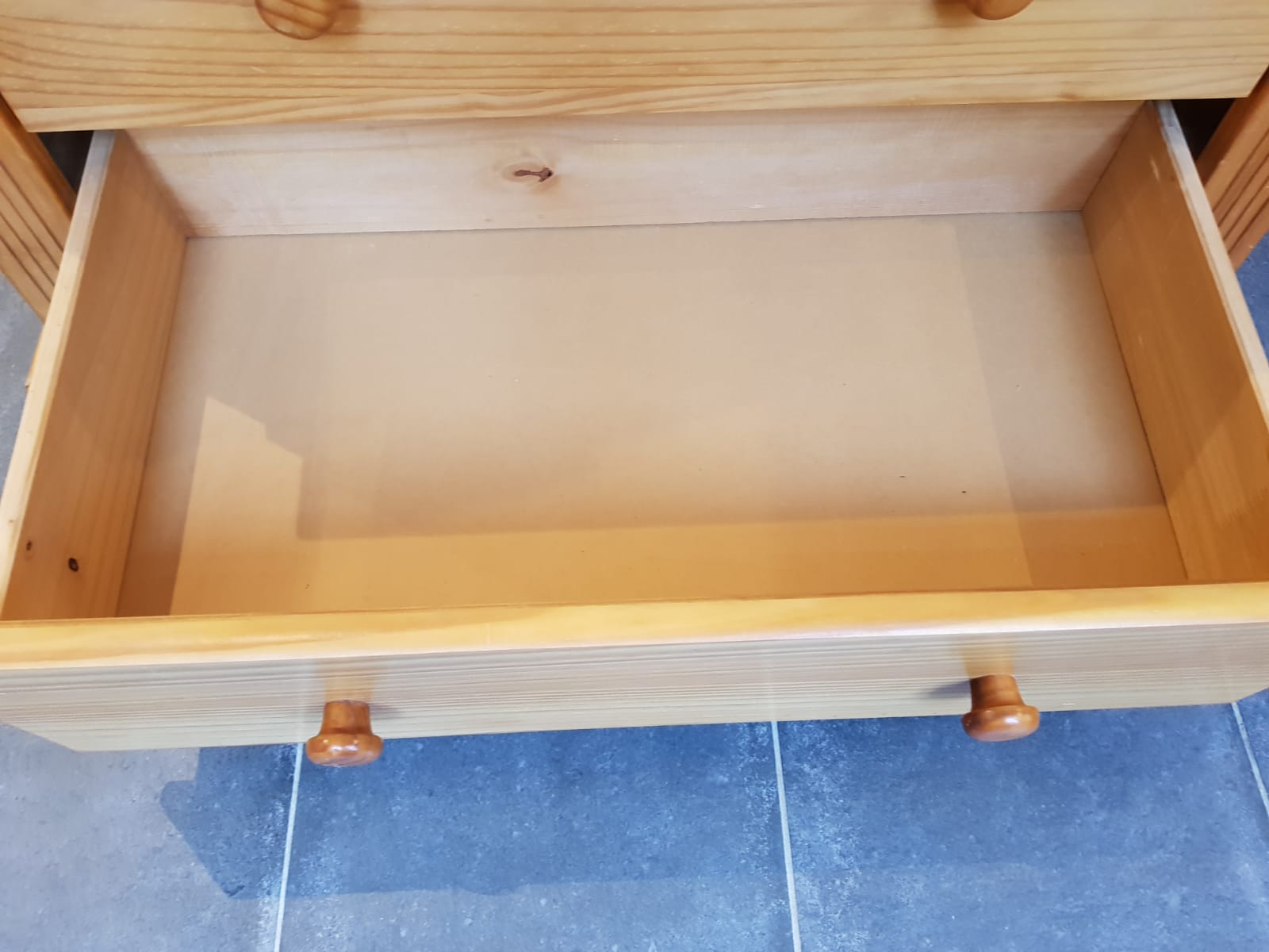 Pine chest of drawers